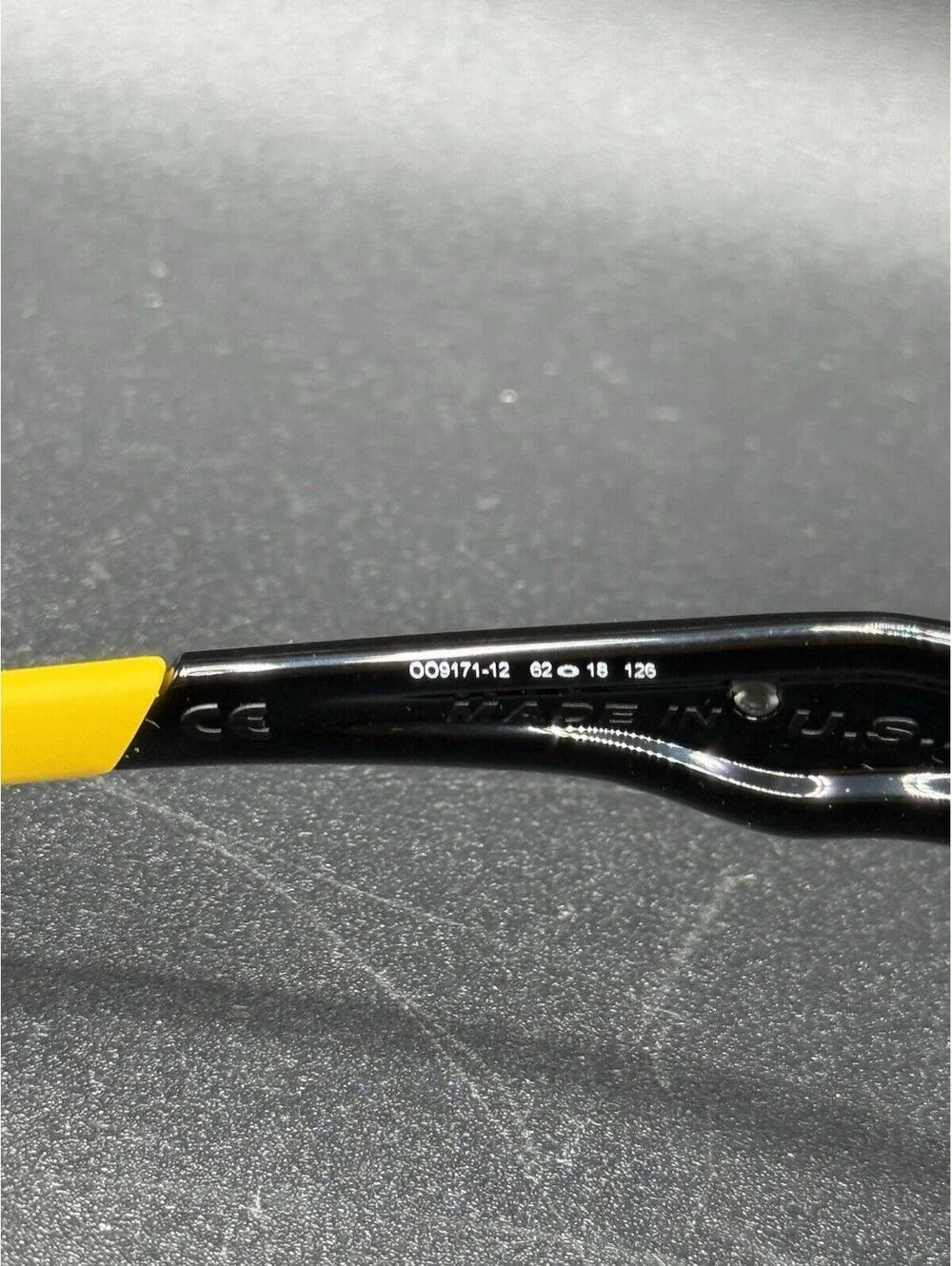Oakley New Racing Jacket Livestrong Polished Black/Black Iridium OO9171-12
